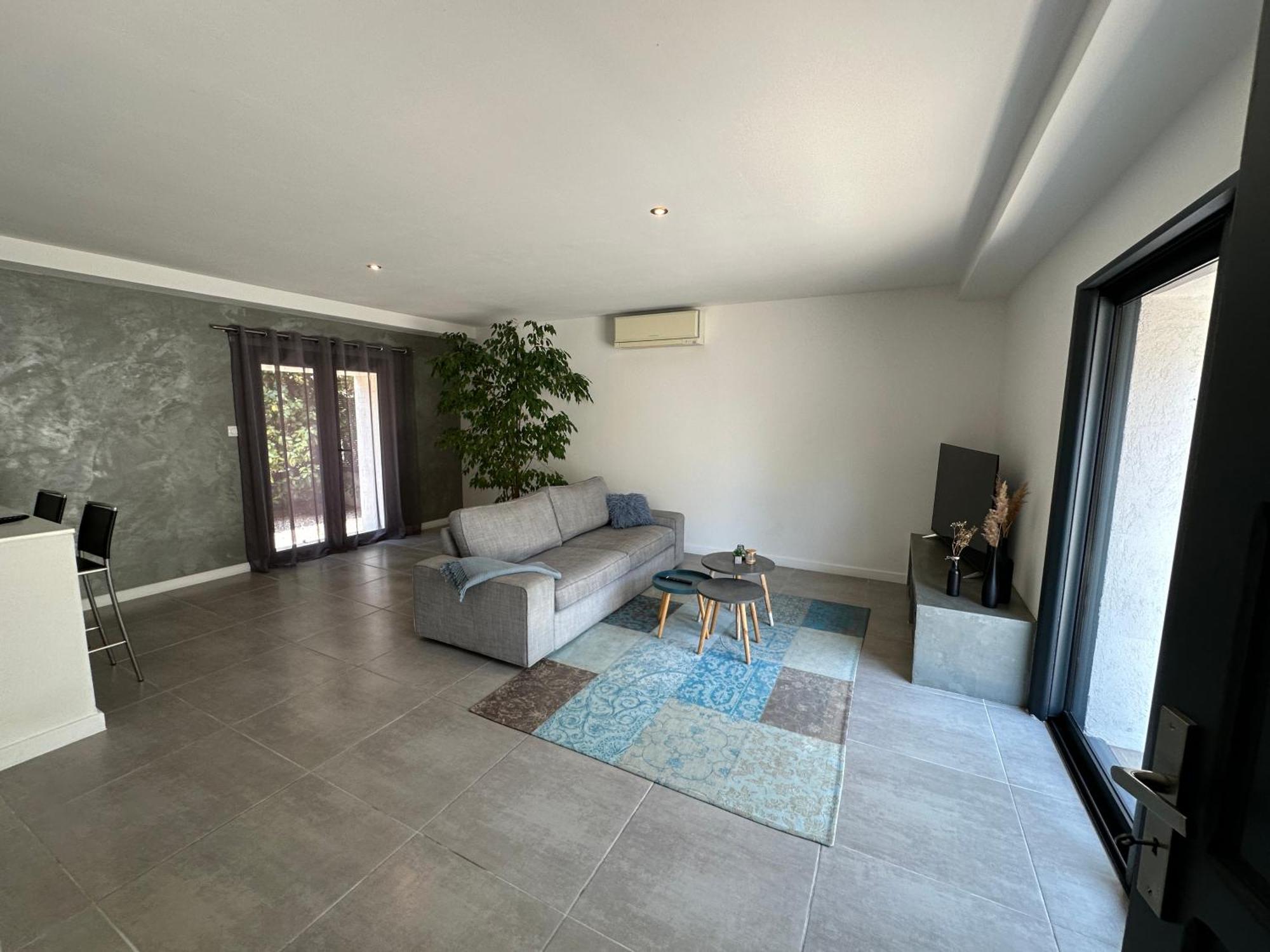 Maison Contemporaine Avec Piscine Privee Chauffee, Entre Plages Et Provence, Borne 11 Kw イストル エクステリア 写真