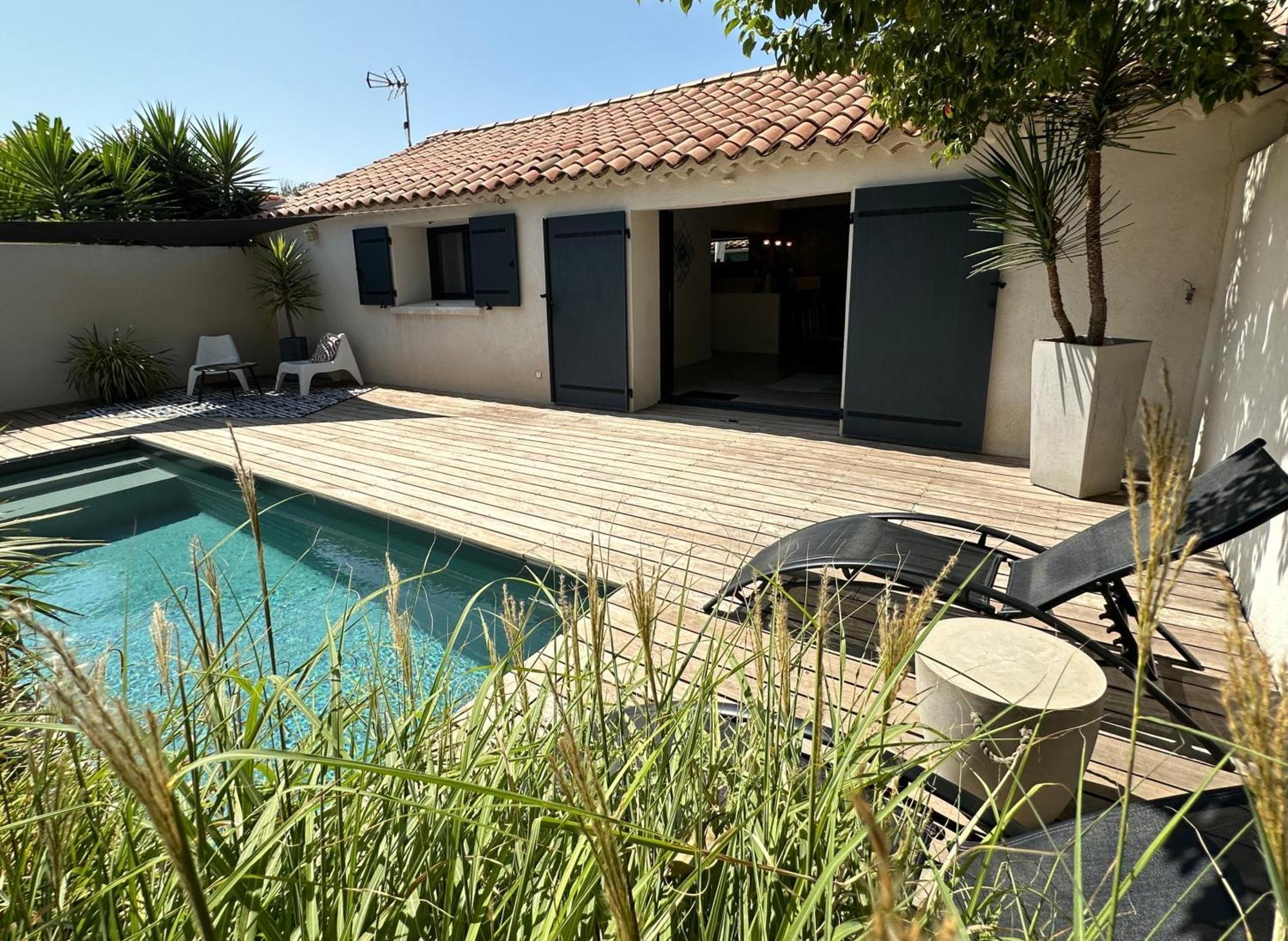 Maison Contemporaine Avec Piscine Privee Chauffee, Entre Plages Et Provence, Borne 11 Kw イストル エクステリア 写真