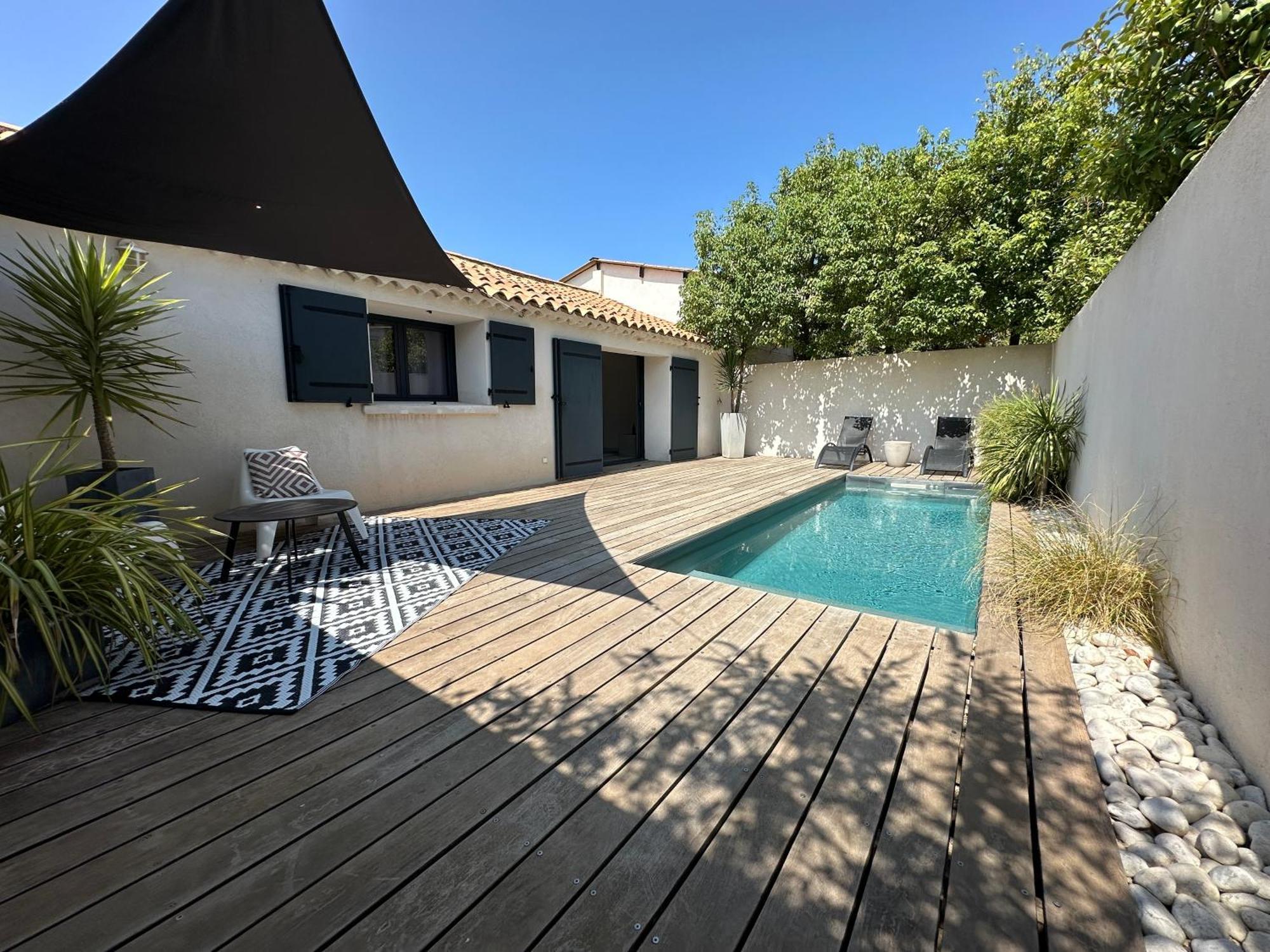 Maison Contemporaine Avec Piscine Privee Chauffee, Entre Plages Et Provence, Borne 11 Kw イストル エクステリア 写真